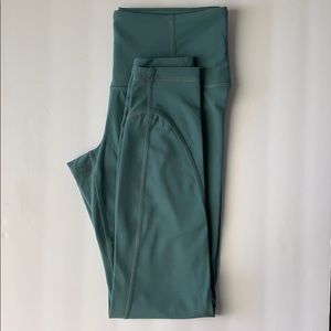 Athleta Salutation 7/8 Tight in Powervita